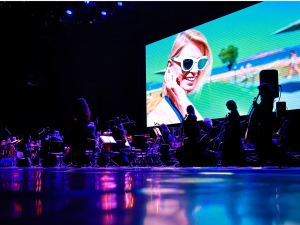 «Ночь пожирателей рекламы в сопровождении симфонического оркестра»